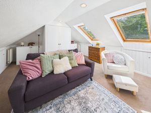 BONUS ROOM OVER THE DOUBLE GARAGE- click for photo gallery